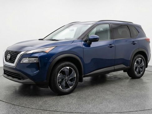 Used 2025 Nissan Rogue SV FWD image 3