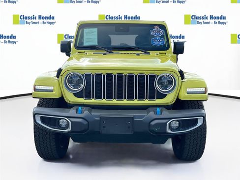 Used 2024 Jeep Wrangler Unlimited Sahara AWD/4WD image 2