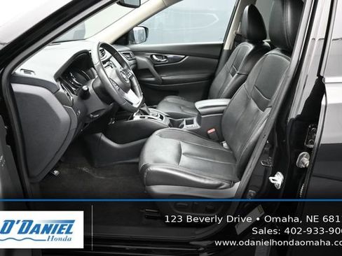 Used 2017 Nissan Rogue SL w/ SL Premium Package AWD/4WD image 25