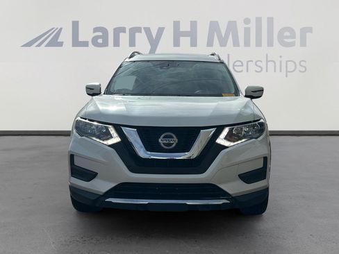 Used 2019 Nissan Rogue SV w/ Sun & Sound Touring Package image 9