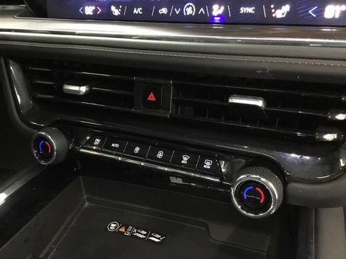 Used 2025 Chevrolet Tahoe Z71 w/ Comfort Package image 29