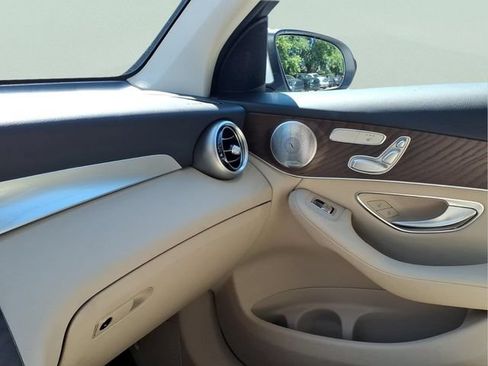 Used 2020 Mercedes-Benz GLC 300 4MATIC image 26