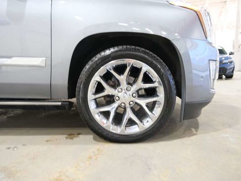 Used 2018 Cadillac Escalade Premium Luxury AWD/4WD image 15