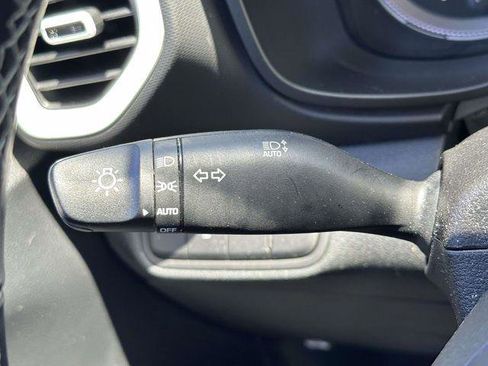 Used 2022 Hyundai Venue Limited FWD image 28