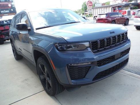 New 2026 Jeep Grand Cherokee L Limited w/ Limited Altitude Package AWD/4WD image 6