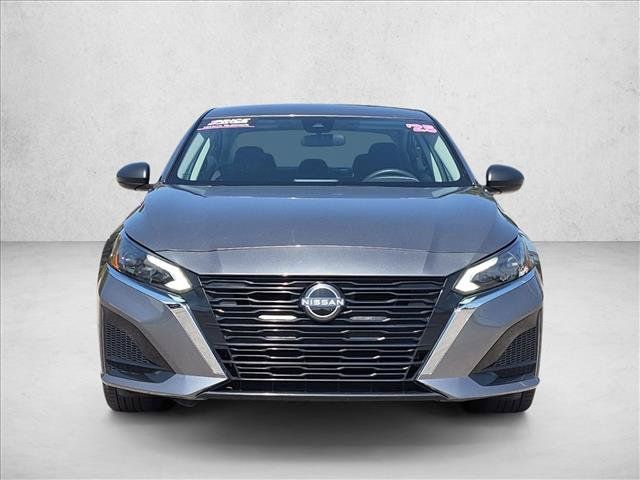 Used 2025 Nissan Altima 2.5 SV FWD image 2