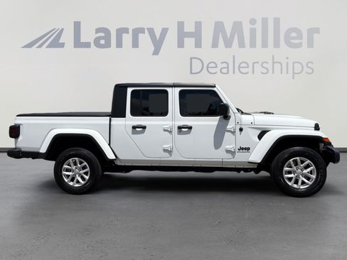 Used 2023 Jeep Gladiator Sport AWD/4WD image 7