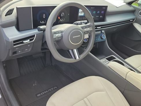 Used 2025 Hyundai Sonata SEL FWD image 19