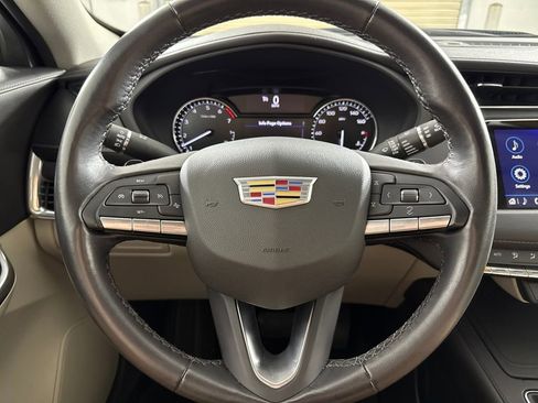 Used 2023 Cadillac XT4 Luxury image 13