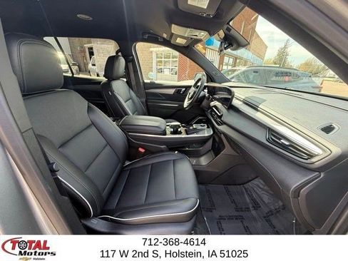Used 2025 Buick Enclave Preferred AWD/4WD image 16