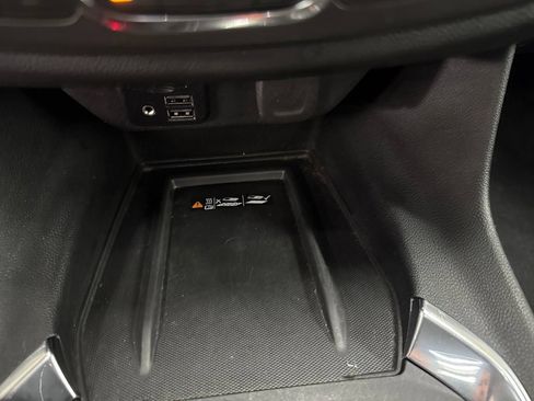 Used 2023 Chevrolet Traverse Premier AWD/4WD image 36