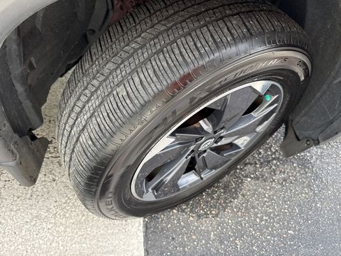 Used 2024 Nissan Rogue SV w/ SV Premium Package image 9