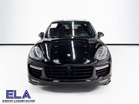 Used 2016 Porsche Cayenne Turbo image 3