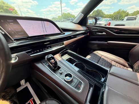 Used 2023 Cadillac Escalade V AWD/4WD image 31