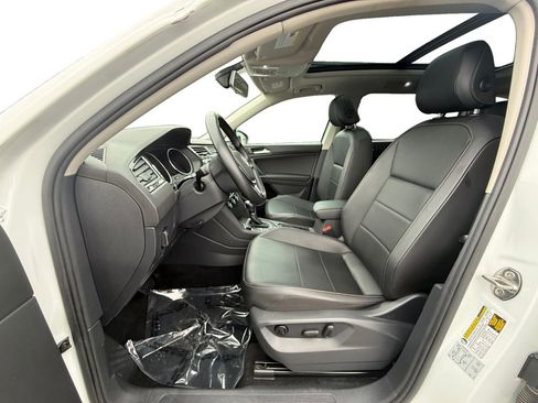 Used 2018 Volkswagen Tiguan SEL AWD/4WD image 9