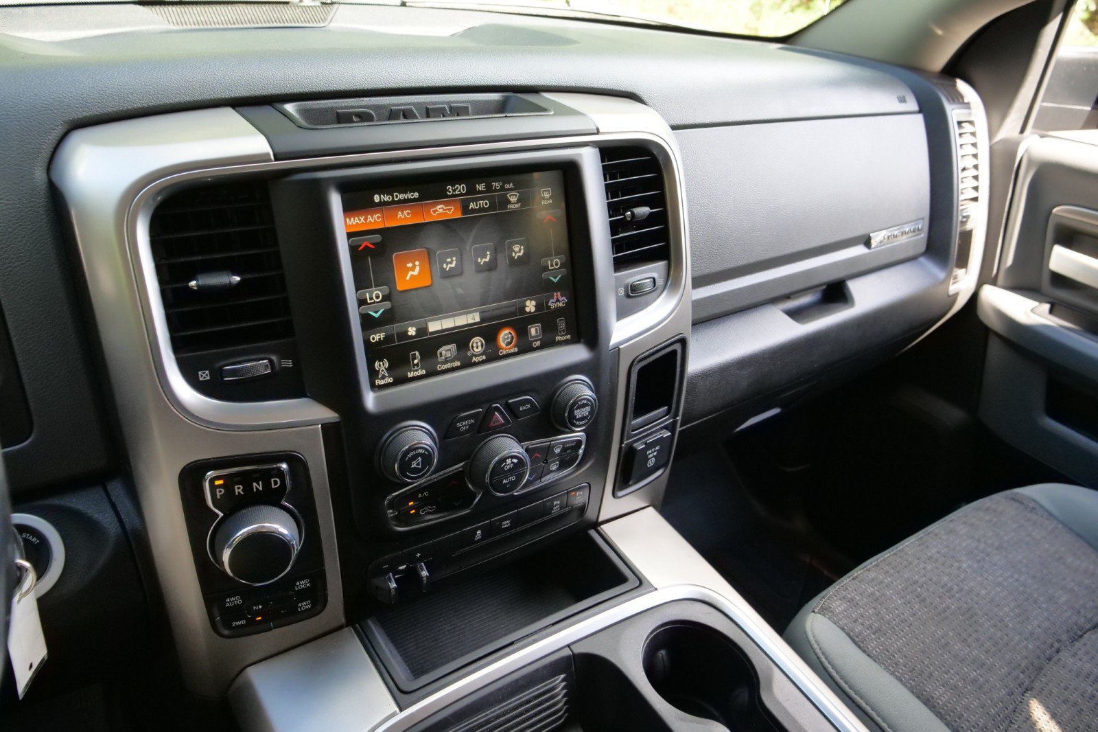 Used 2017 RAM 1500 Big Horn AWD/4WD image 3