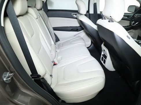 Used 2019 Ford Edge Titanium w/ Equipment Group 301A AWD/4WD image 34