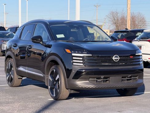 New 2026 Nissan Kicks SR image 2