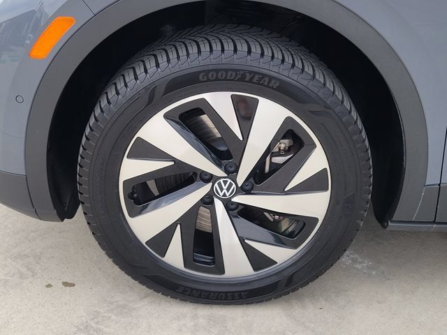 Used 2023 Volkswagen ID.4 Pro AWD/4WD image 16