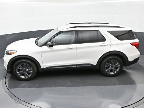 Used 2023 Ford Explorer XLT w/ Equipment Group 202A AWD/4WD image 37