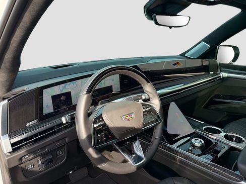Certified 2025 Cadillac Escalade ESV V AWD/4WD image 27