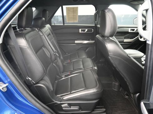 Used 2022 Ford Explorer XLT w/ Equipment Group 202A RWD image 14