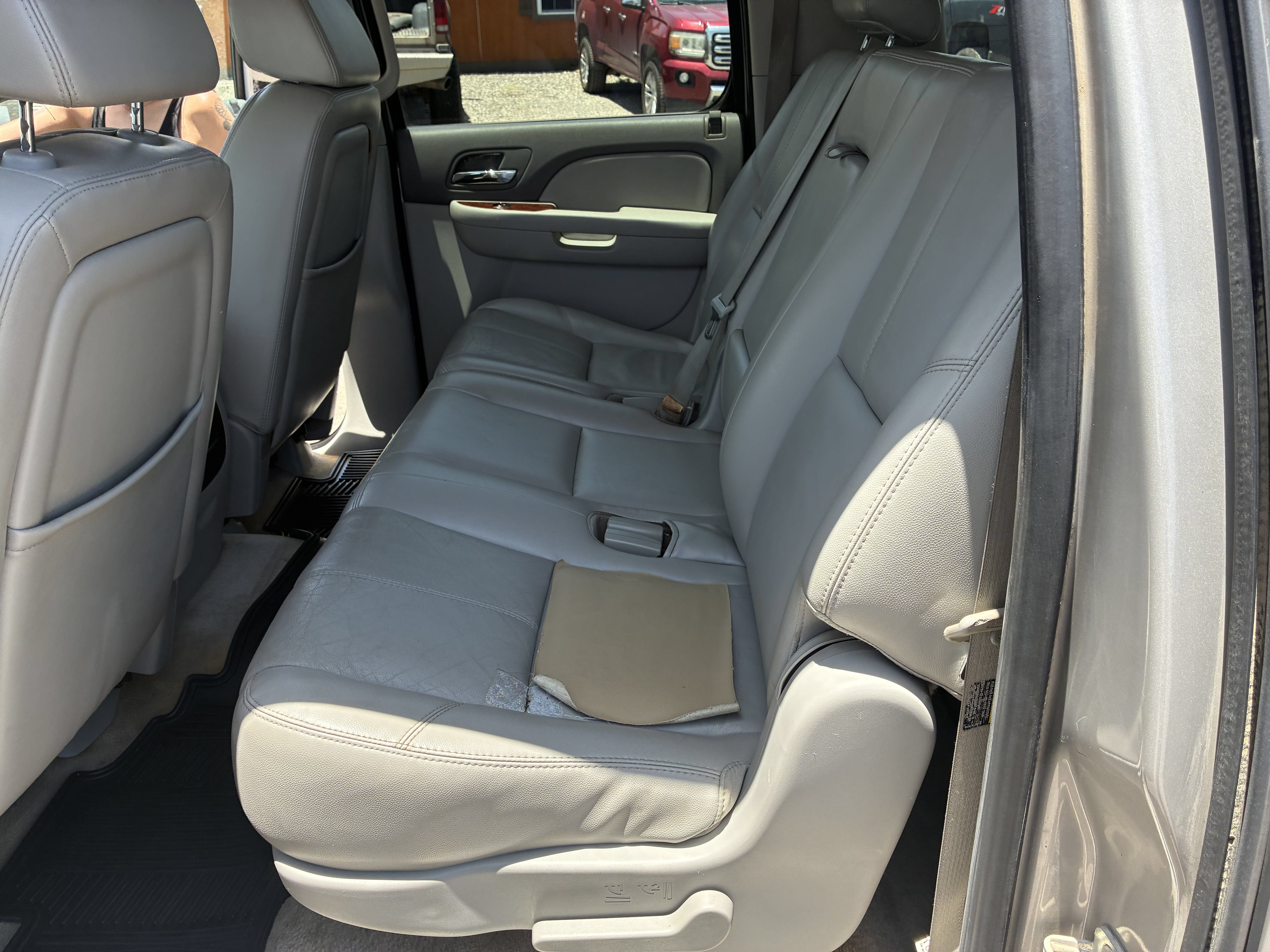 Used 2007 Chevrolet Suburban LT w/ LT Preferred Equipment Group AWD/4WD image 21