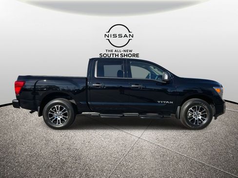Used 2024 Nissan Titan SV w/ SV Convenience Package image 5