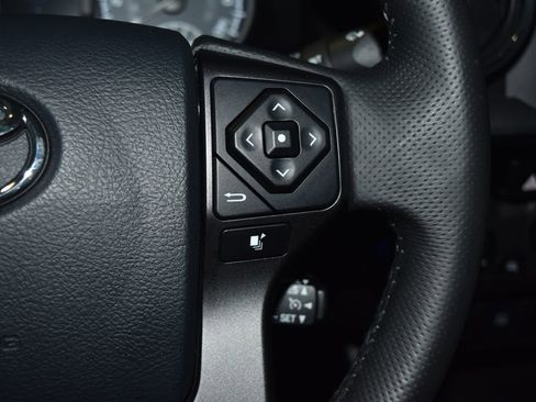 Used 2017 Toyota Tacoma TRD Off-Road image 9