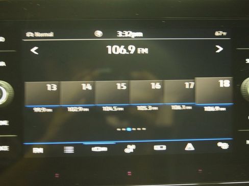 New 2025 Volkswagen Taos SE image 12