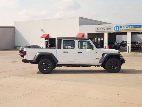 New 2026 Jeep Gladiator Sport image 7