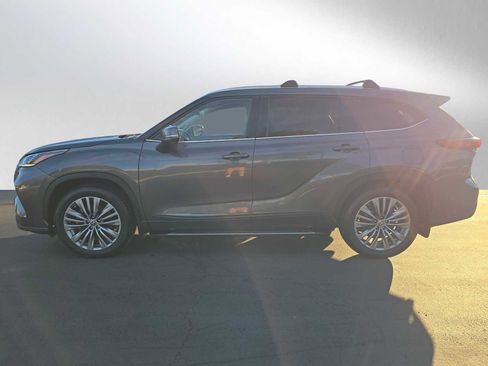Certified 2021 Toyota Highlander Platinum image 6