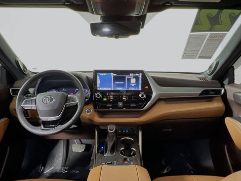 Used 2022 Toyota Highlander Platinum image 30