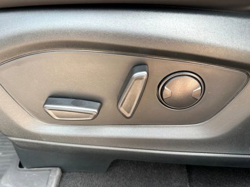 Used 2023 Ford Explorer XLT w/ Equipment Group 202A image 30