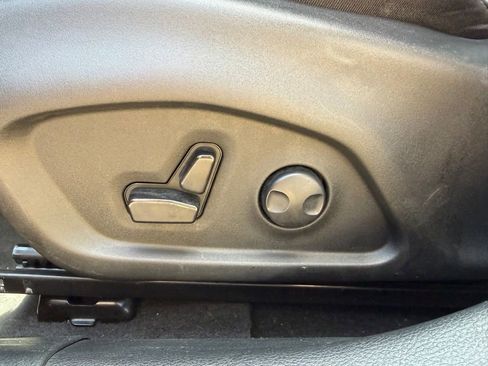 Used 2025 Jeep Compass Limited image 21