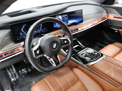 Used 2024 BMW 760i xDrive w/ Premium Package 2 AWD/4WD image 21