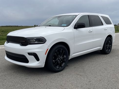 Used 2021 Dodge Durango SXT image 2