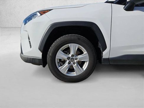 Used 2021 Toyota RAV4 XLE w/ Convenience Package FWD image 22