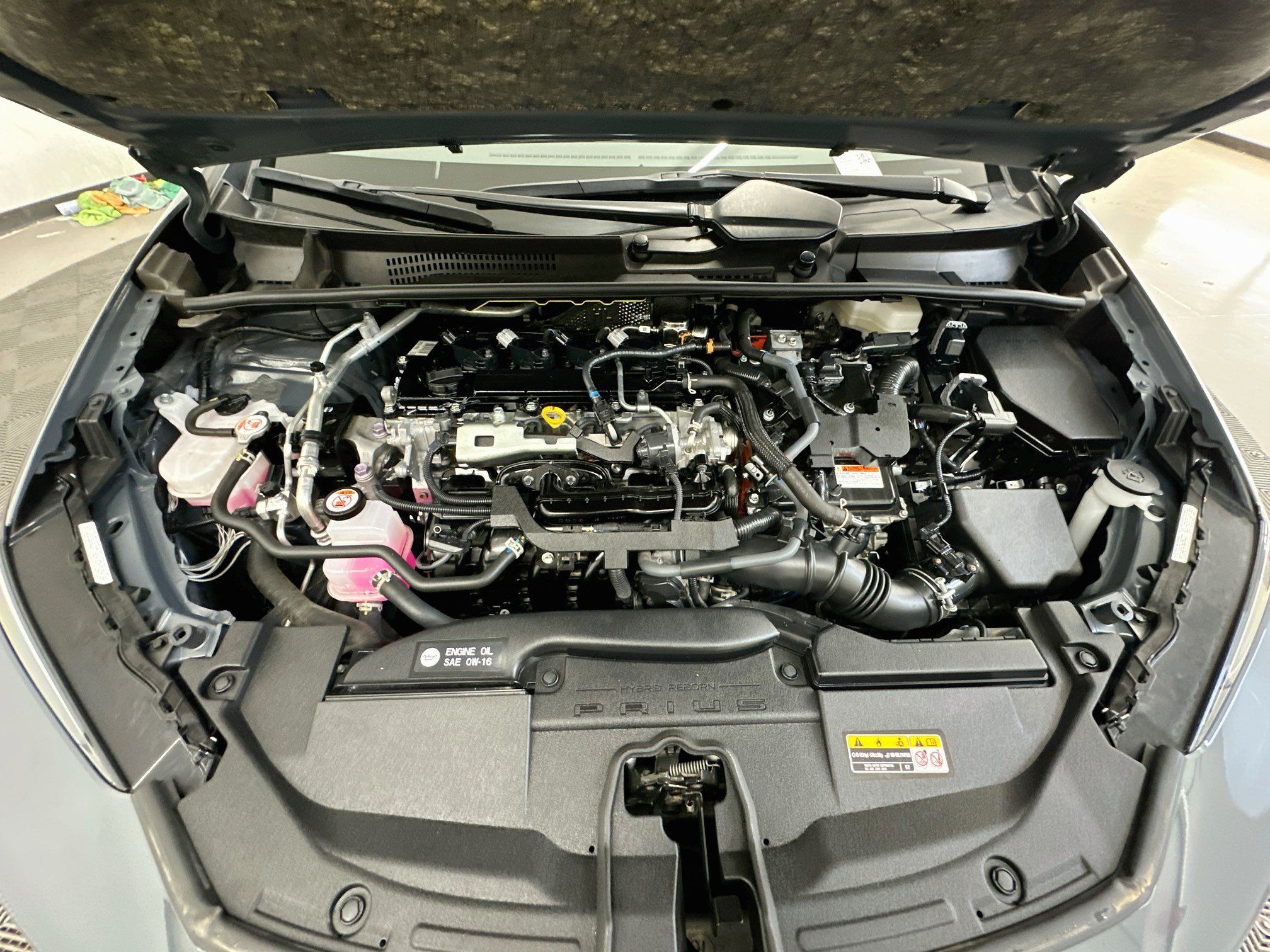 Used 2025 Toyota Prius LE FWD image 34