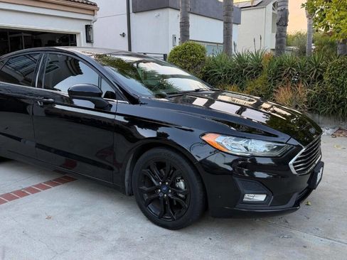 Used 2020 Ford Fusion SE w/ Equipment Group 151A image 3