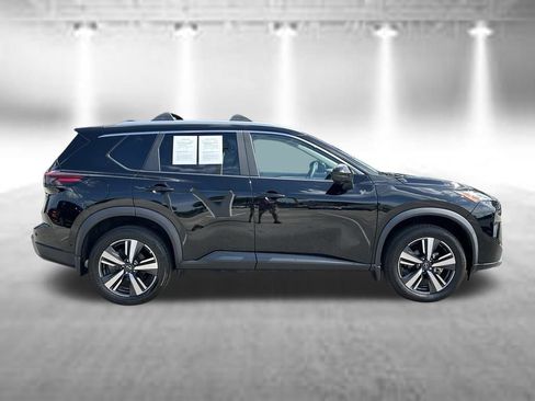 Certified 2025 Nissan Rogue SL FWD image 5