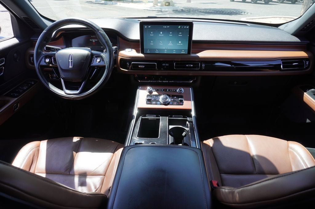 Used 2023 Lincoln Aviator Reserve w/ Equipment Group 201A RWD image 13