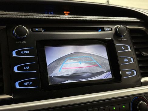 Used 2015 Toyota Highlander LE FWD image 15