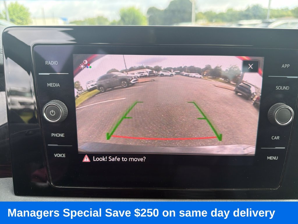 Used 2025 Volkswagen Jetta SE FWD image 20