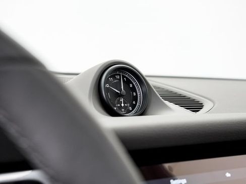 Certified 2026 Porsche Macan AWD/4WD image 15