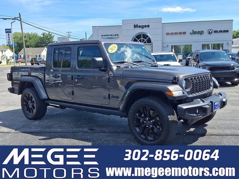 Used 2024 Jeep Gladiator Sport AWD/4WD image 1