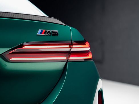 Used 2025 BMW M5 w/ Carbon Package image 30