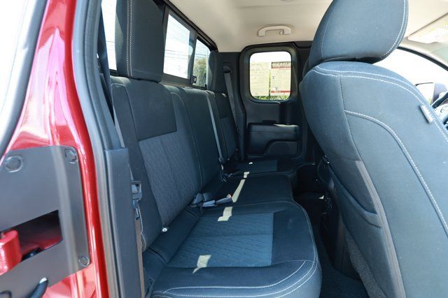 Used 2018 Nissan Titan SV w/ SV Convenience Package AWD/4WD image 30