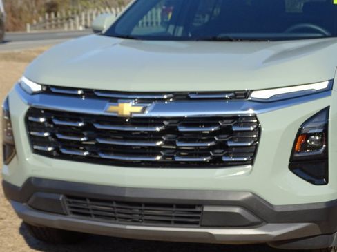 Used 2025 Chevrolet Equinox LT image 24