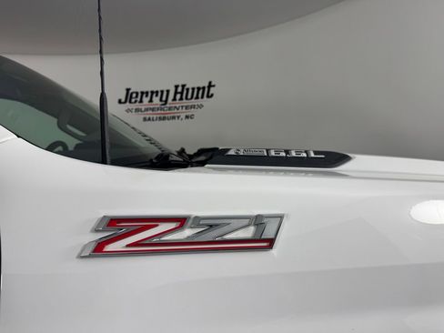 Used 2025 Chevrolet Silverado 2500 LT image 38